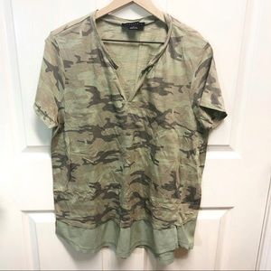 Sanctuary camouflage vneck Tshirt 1X